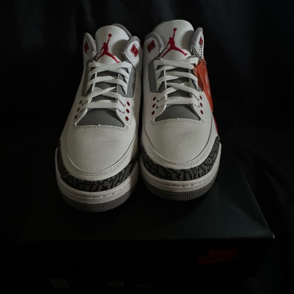 Air Jordan 3 Retro - Picture 3 of 7